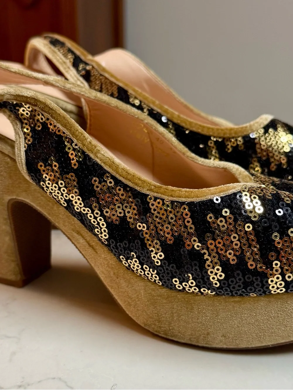 Retro pinup style golden sequin, velvet platform sling back heels size 42, US 11